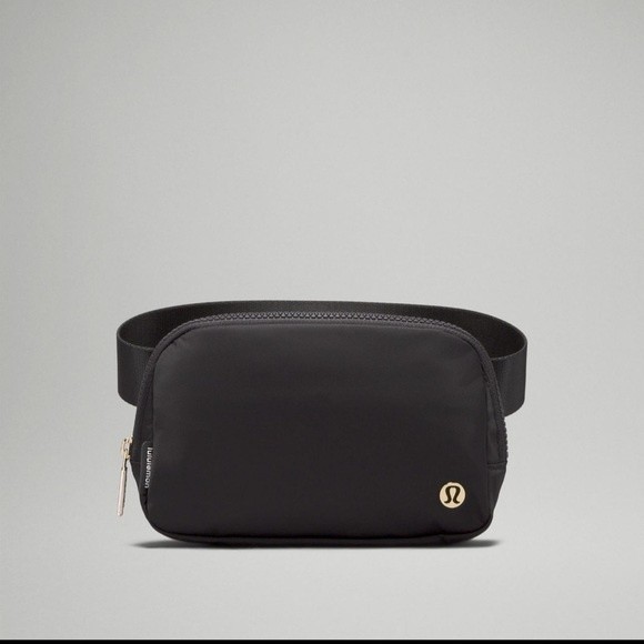 lululemon athletica Handbags - Lululemon Everywhere Belt Bag 1L Water Repellent NWT Fanny Pack black / gold NWT
